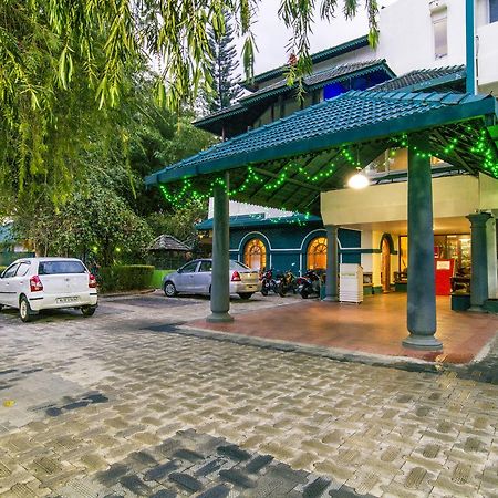Haritagiri Hotel Kalpetta Bagian luar foto