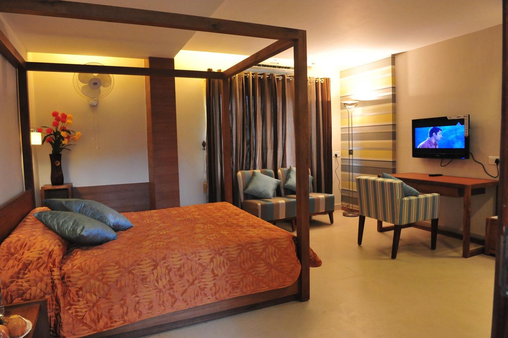 Haritagiri Hotel Kalpetta Bagian luar foto