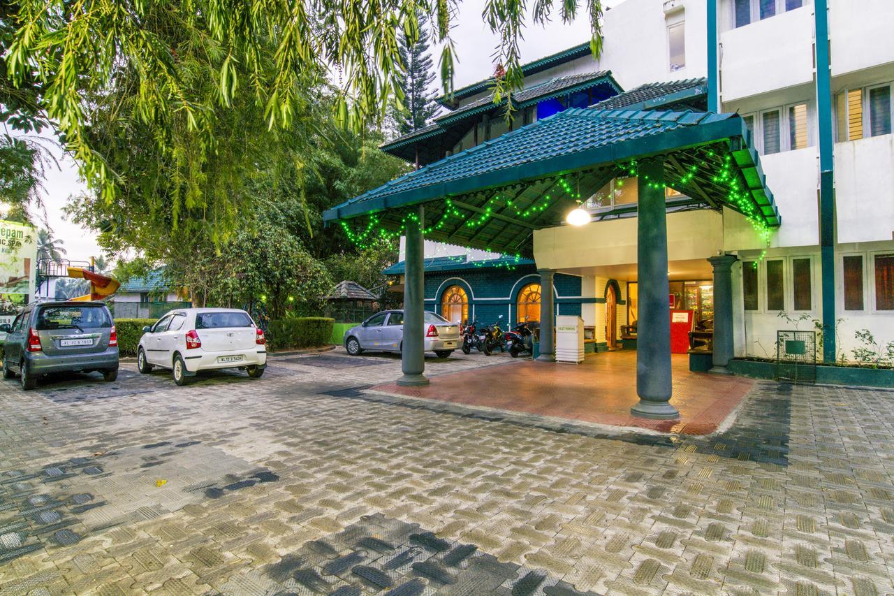 Haritagiri Hotel Kalpetta Bagian luar foto