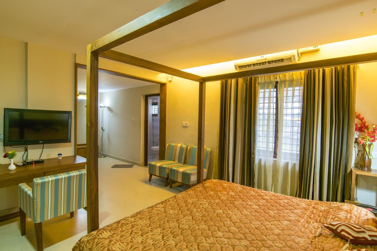 Haritagiri Hotel Kalpetta Bagian luar foto