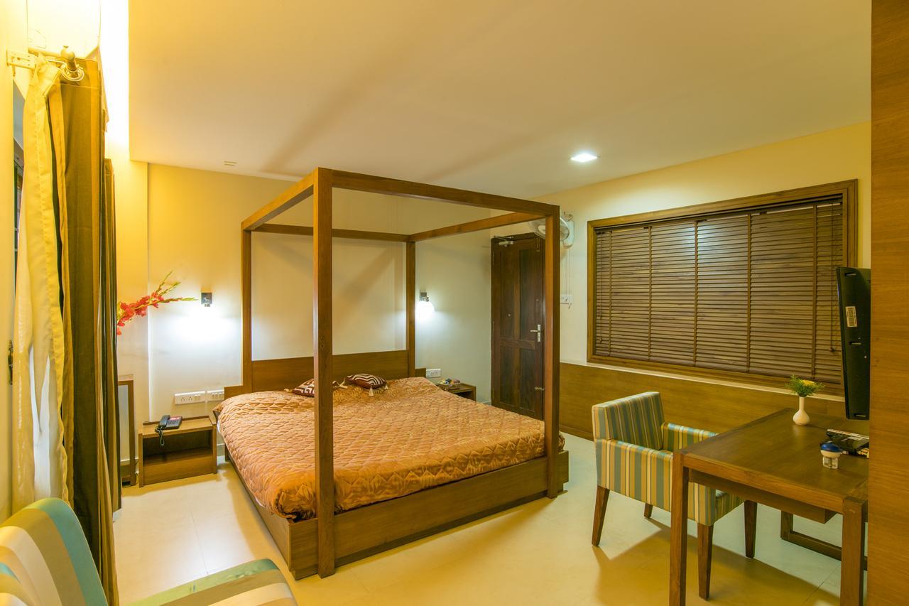 Haritagiri Hotel Kalpetta Bagian luar foto