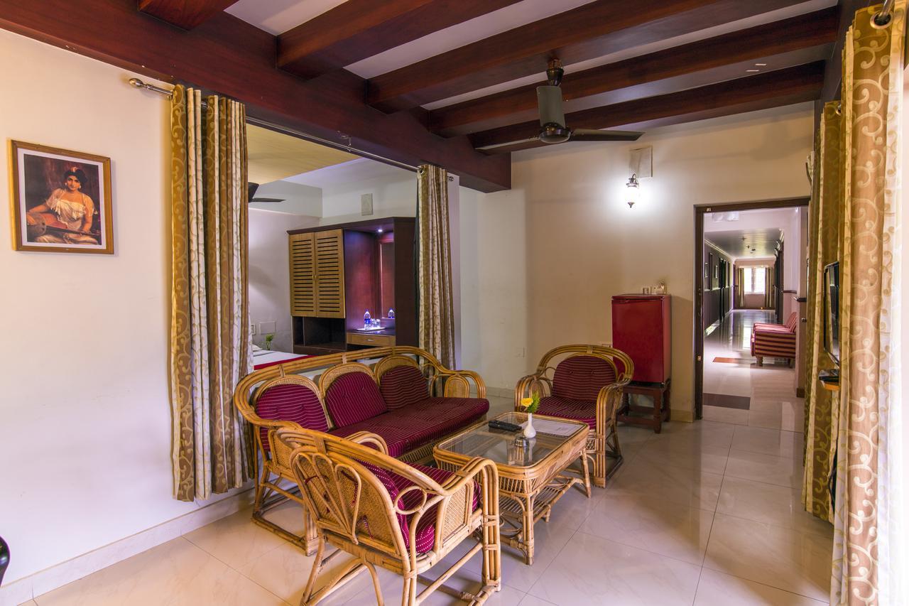 Haritagiri Hotel Kalpetta Bagian luar foto