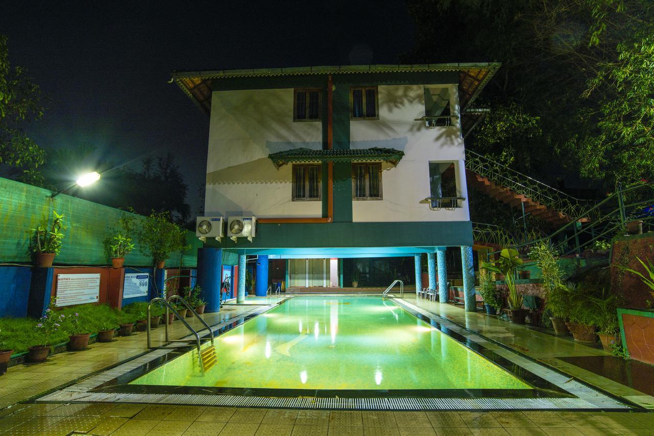 Haritagiri Hotel Kalpetta Bagian luar foto