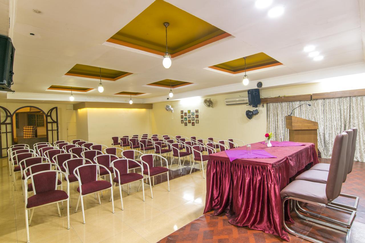 Haritagiri Hotel Kalpetta Bagian luar foto