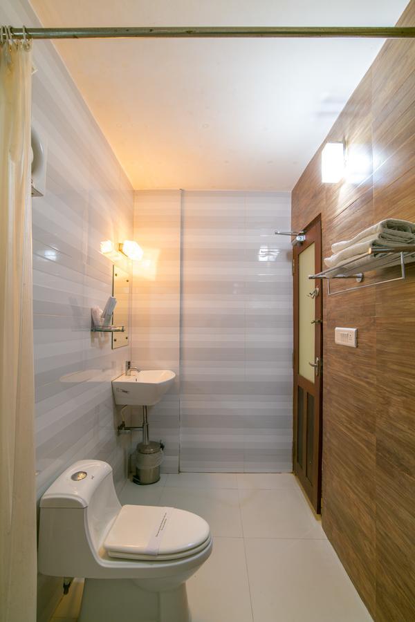 Haritagiri Hotel Kalpetta Bagian luar foto