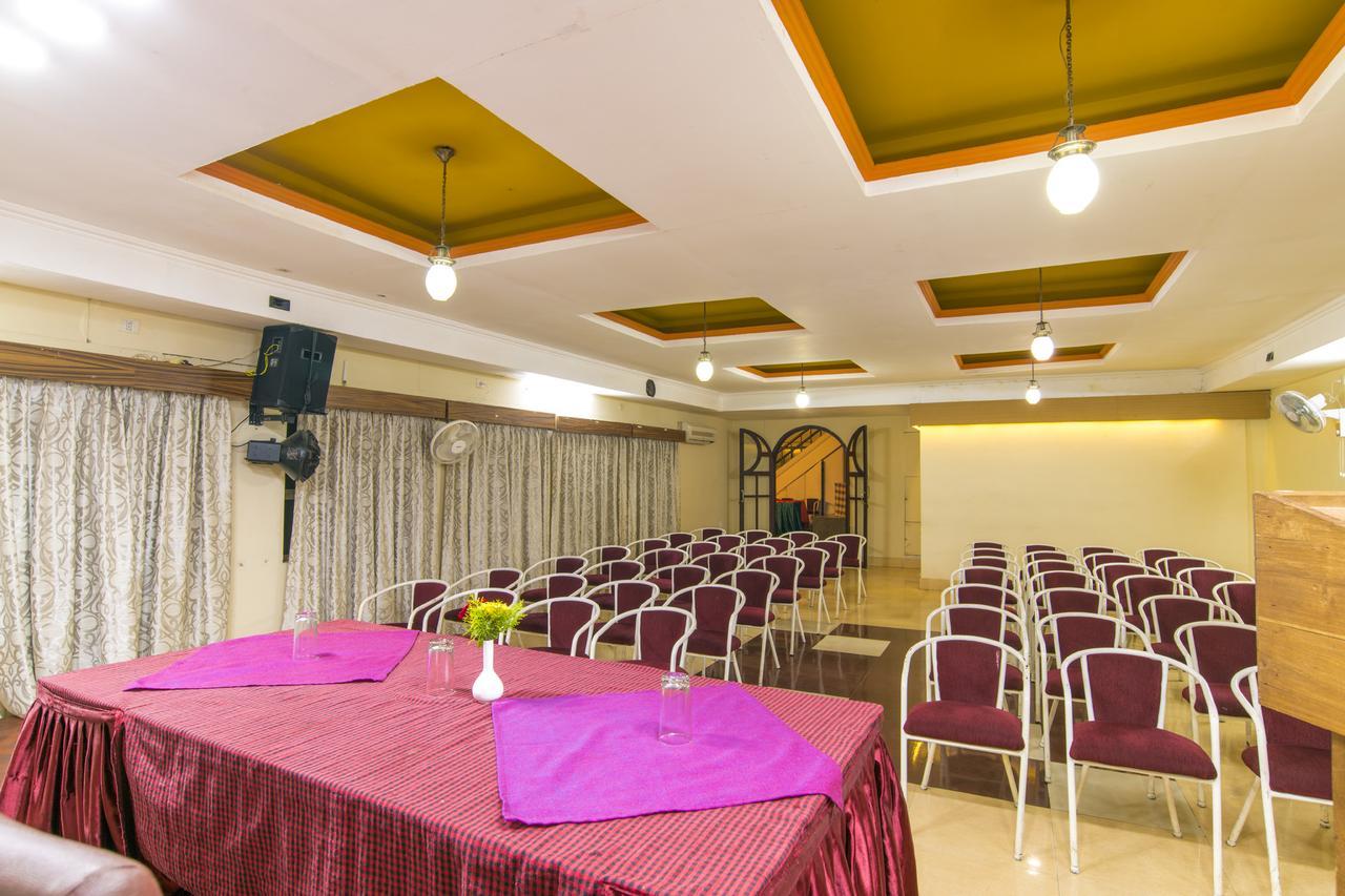 Haritagiri Hotel Kalpetta Bagian luar foto