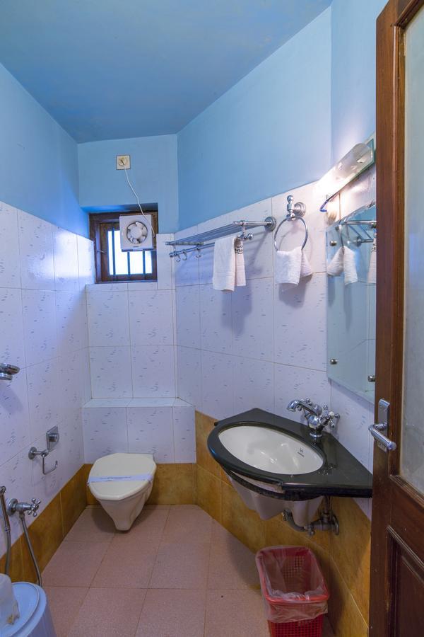 Haritagiri Hotel Kalpetta Bagian luar foto