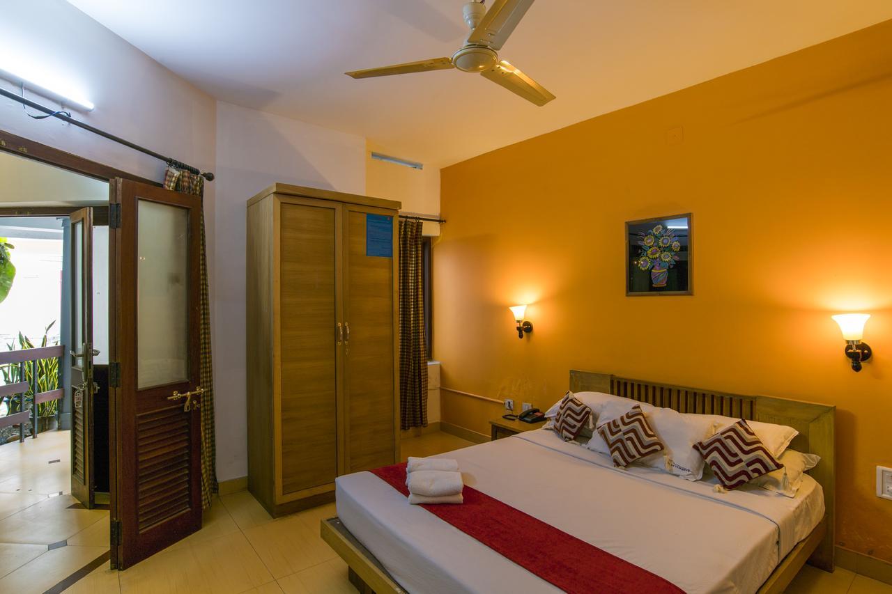 Haritagiri Hotel Kalpetta Bagian luar foto