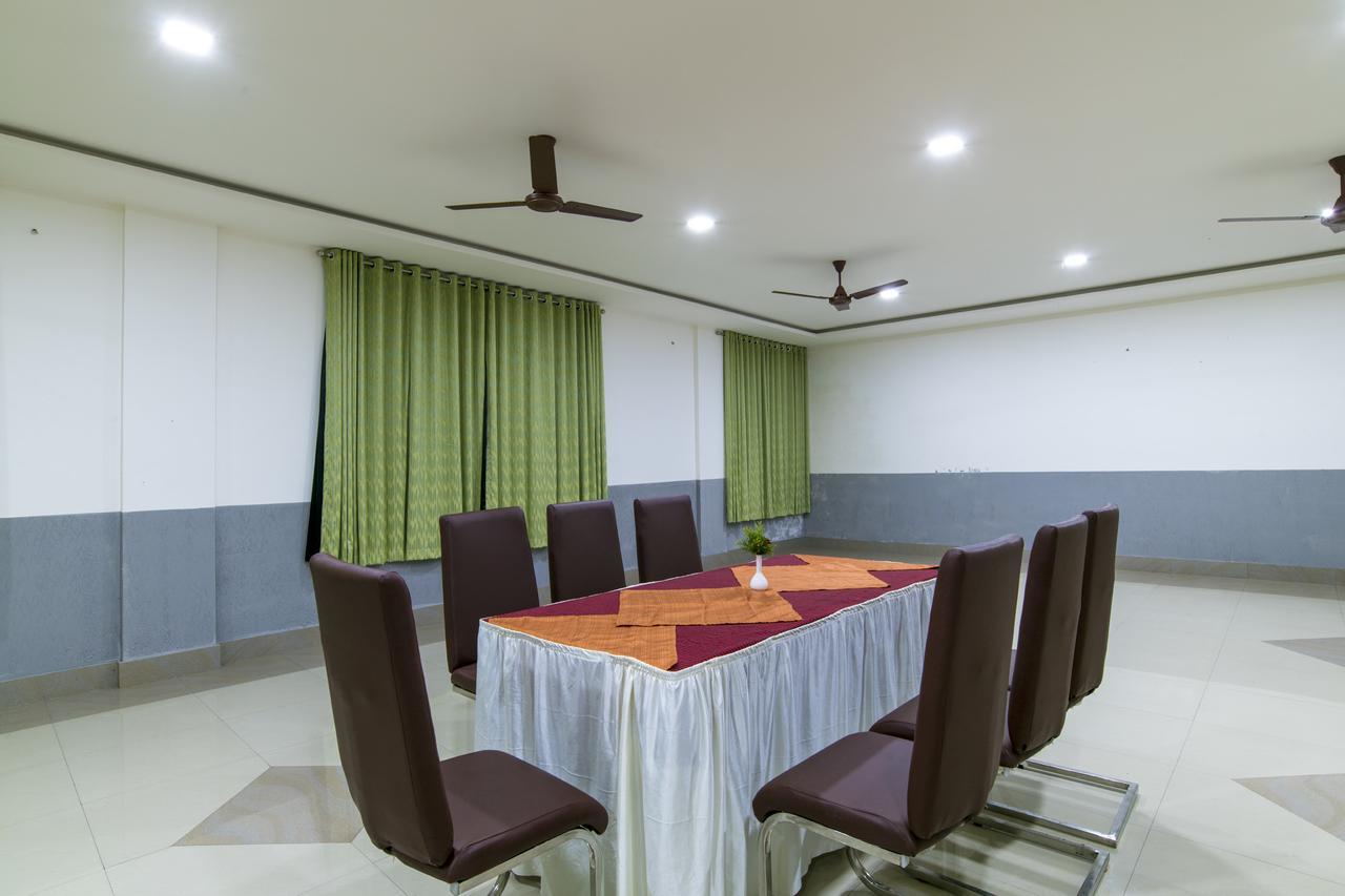 Haritagiri Hotel Kalpetta Bagian luar foto
