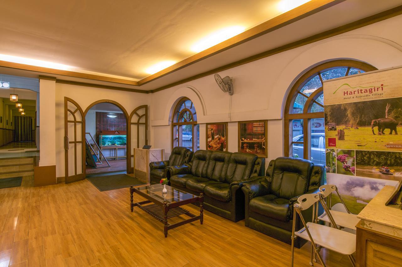 Haritagiri Hotel Kalpetta Bagian luar foto