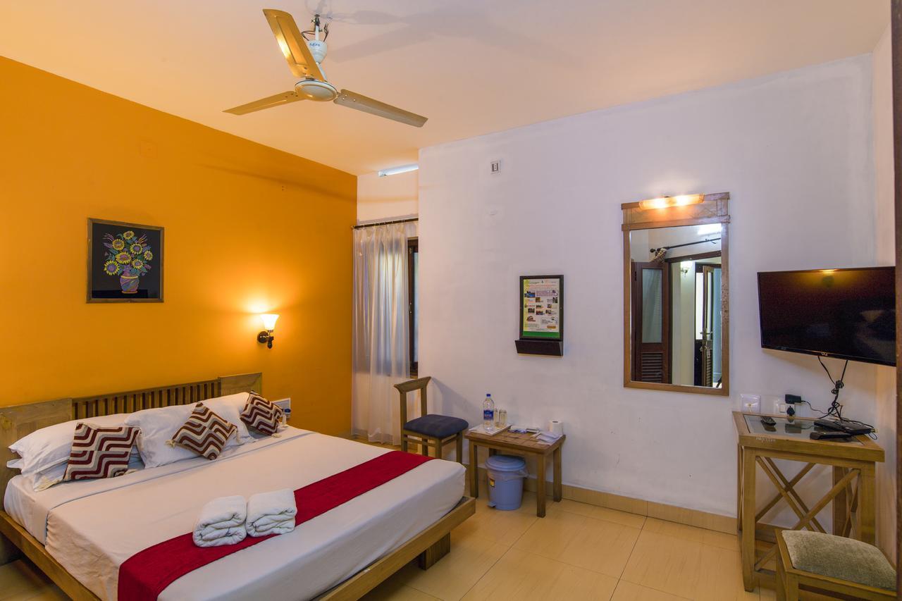Haritagiri Hotel Kalpetta Bagian luar foto