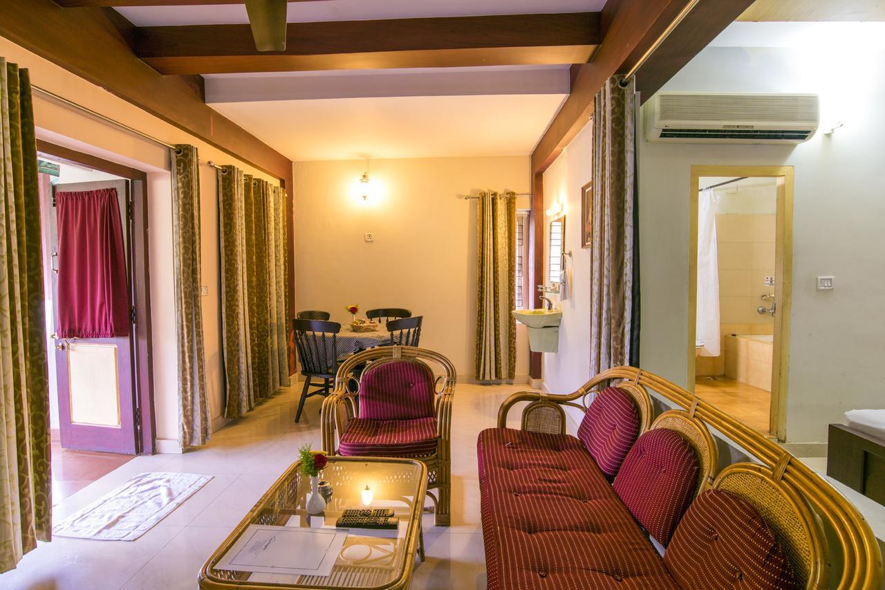 Haritagiri Hotel Kalpetta Bagian luar foto