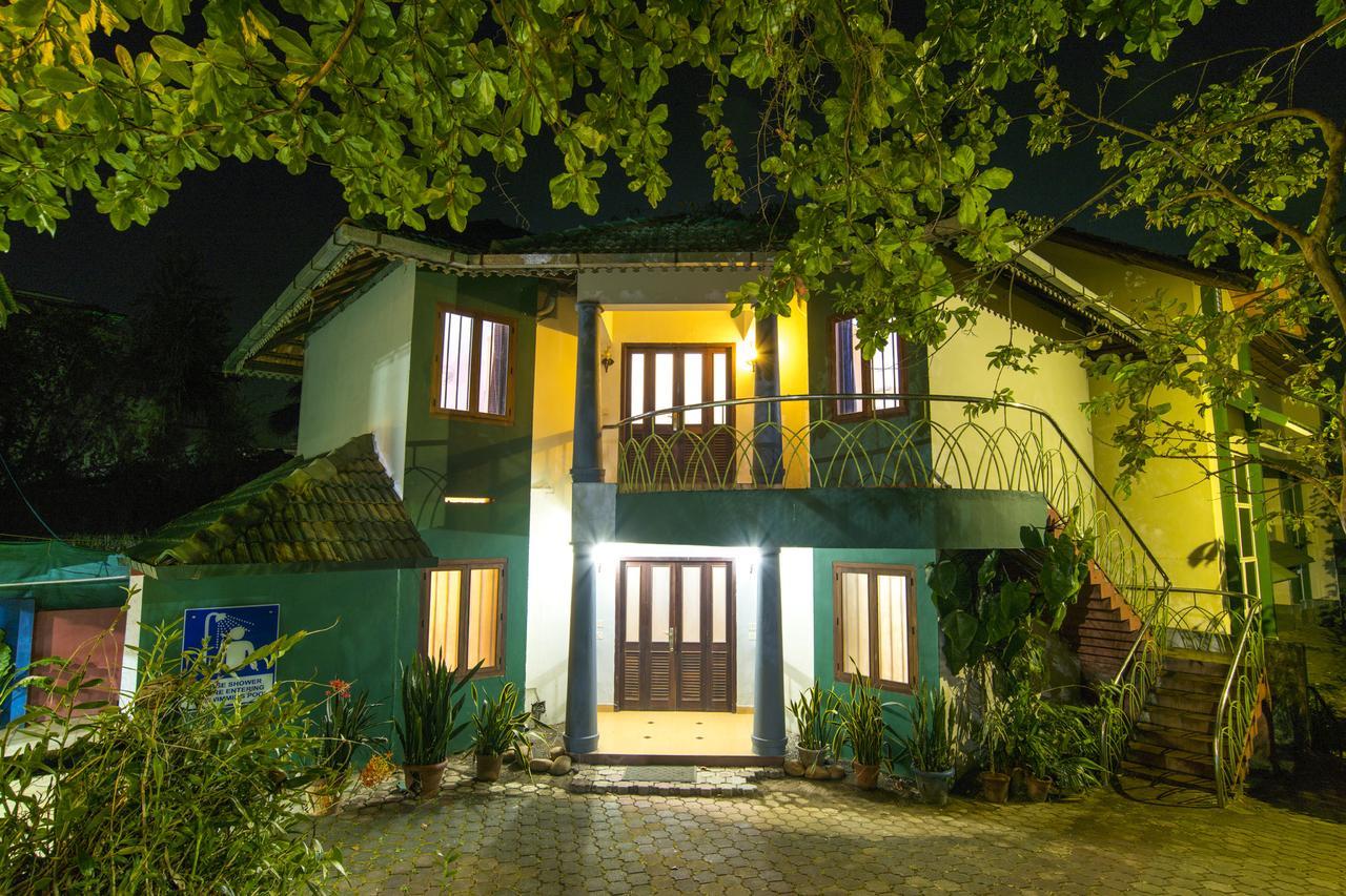 Haritagiri Hotel Kalpetta Bagian luar foto