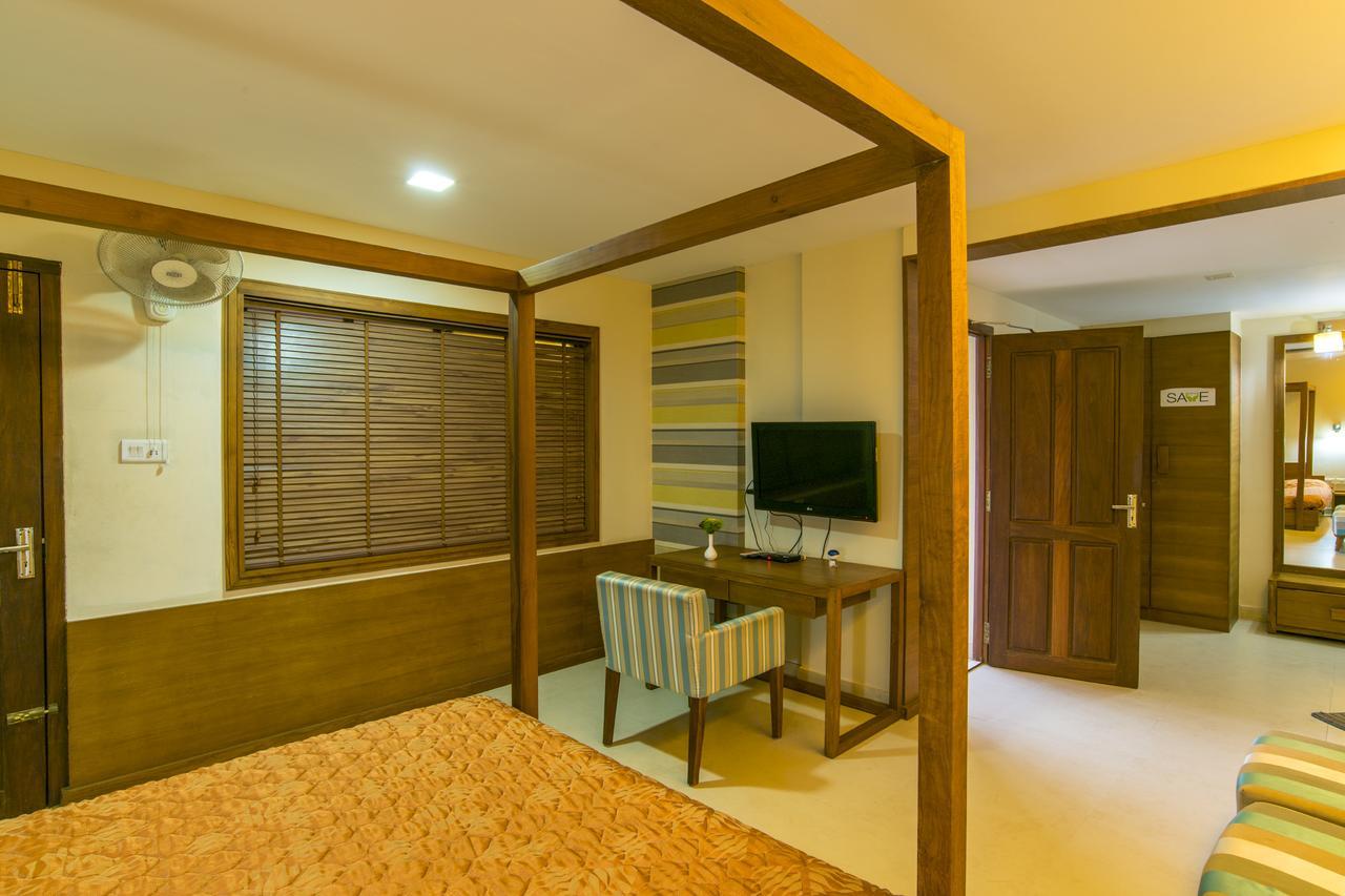 Haritagiri Hotel Kalpetta Bagian luar foto