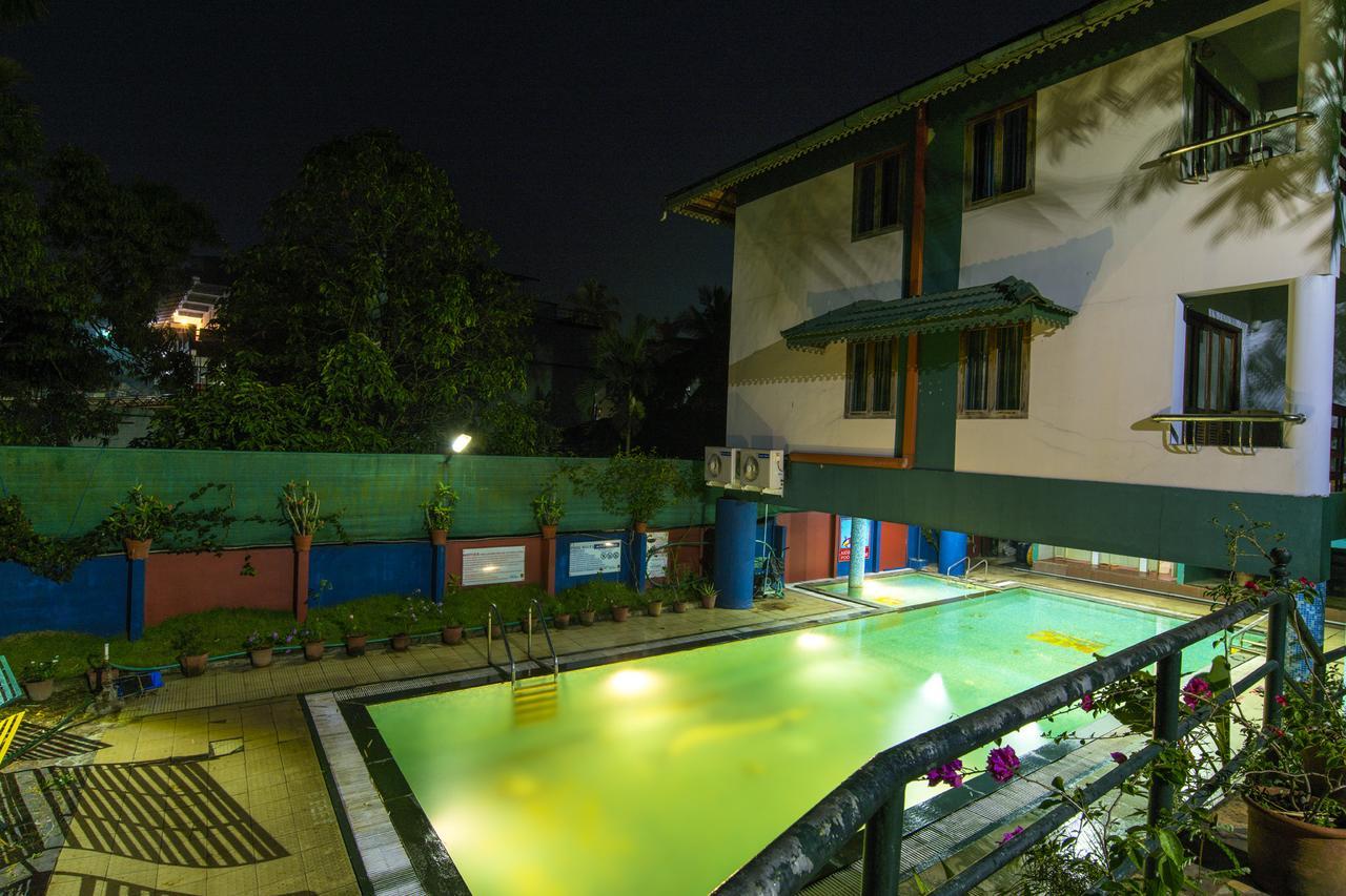 Haritagiri Hotel Kalpetta Bagian luar foto