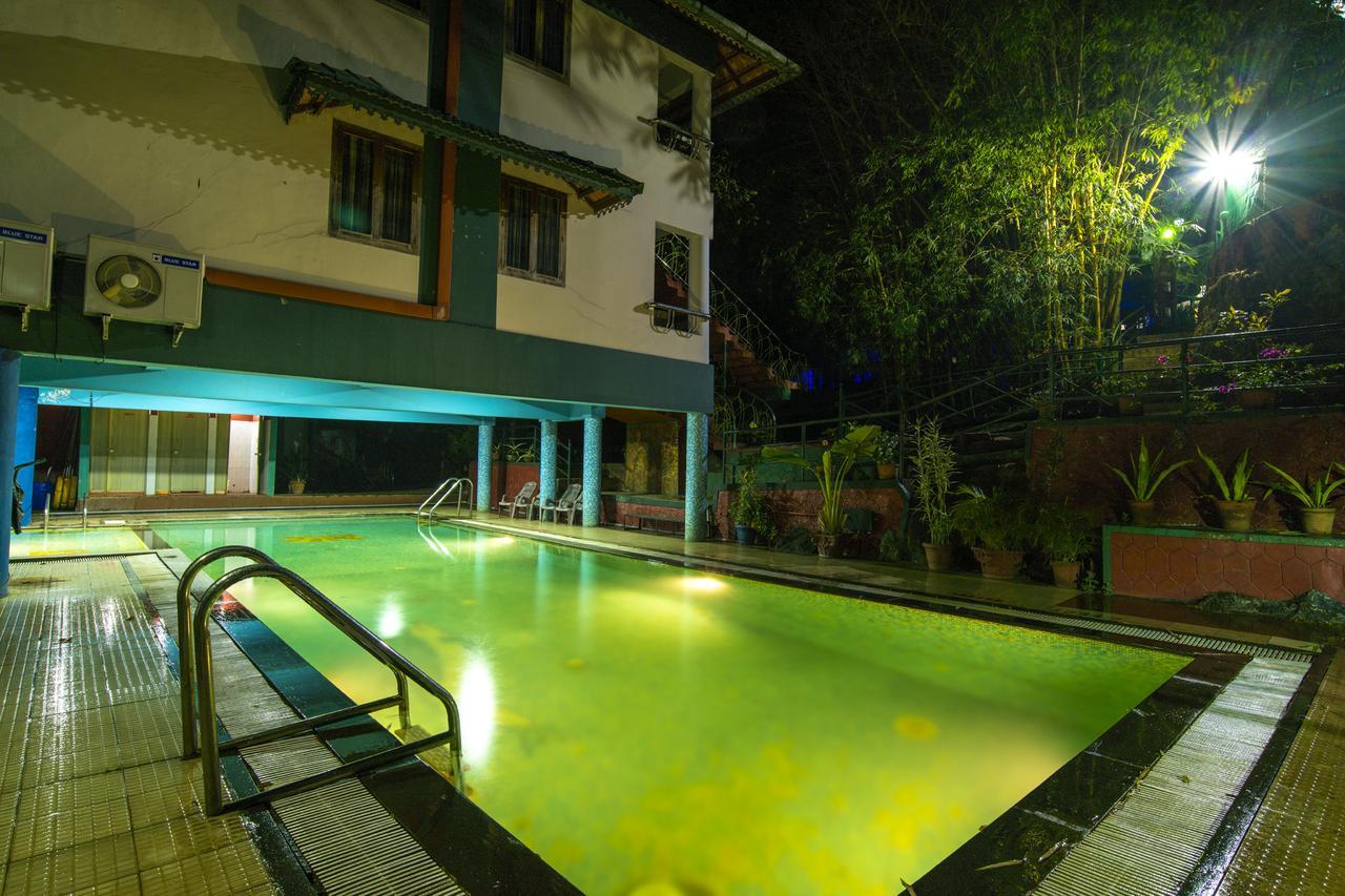 Haritagiri Hotel Kalpetta Bagian luar foto