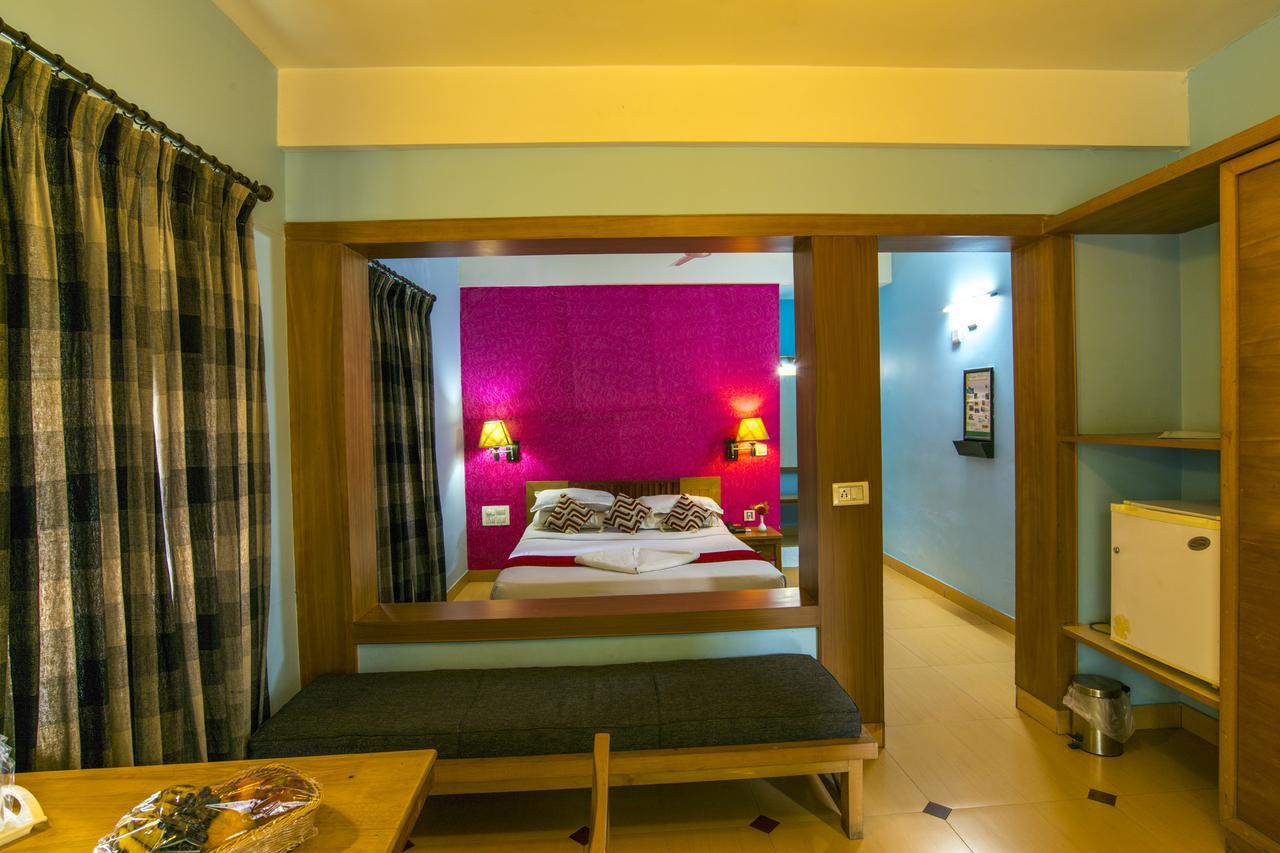 Haritagiri Hotel Kalpetta Bagian luar foto