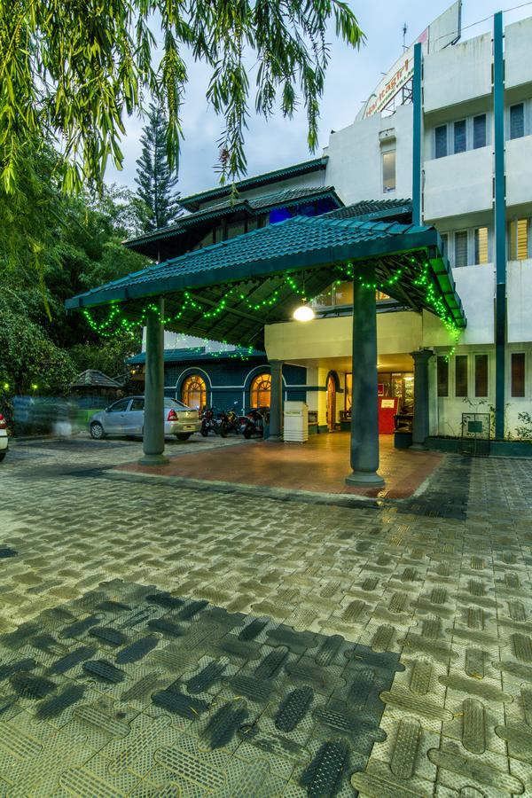 Haritagiri Hotel Kalpetta Bagian luar foto
