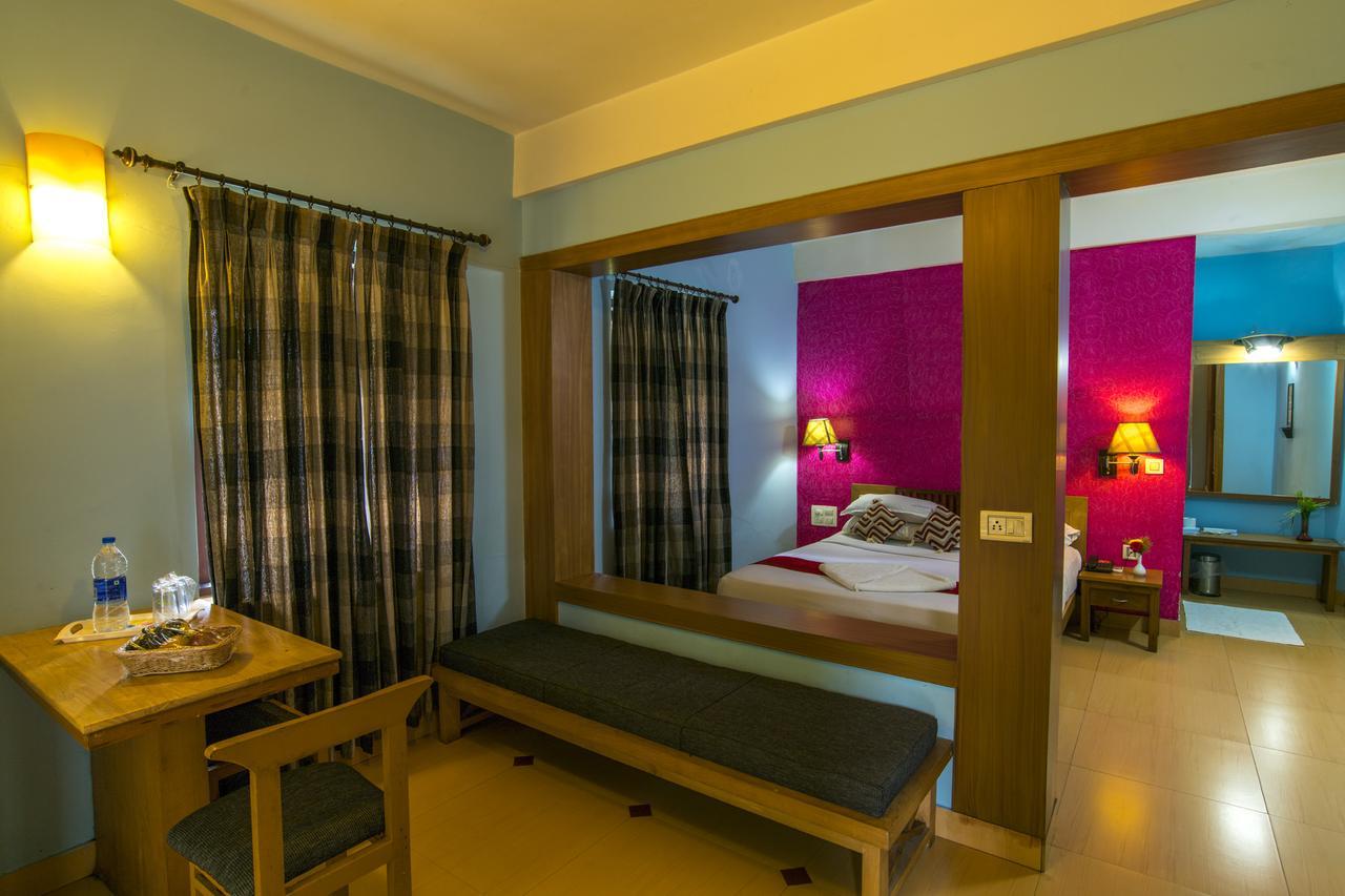 Haritagiri Hotel Kalpetta Bagian luar foto